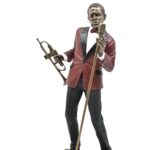 Trompetçi-jazz-sanatçısı-heykeli-kırmızı-ceketli-müzisyen-dekoratif-biblo