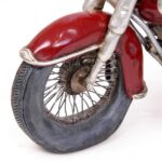 forchino the biker figürü kırmızı motor üzerinde ön görünüm