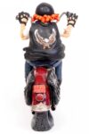 forchino the biker figürü kırmızı motor üzerinde ön görünüm