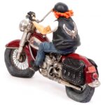 forchino the biker figürü kırmızı motor üzerinde ön görünüm