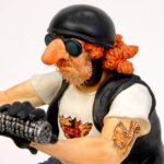 forchino the biker figürü kırmızı motor üzerinde ön görünüm