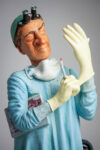 Guillermo Forchino The Surgeon Biblo – Komik Cerrah Figürü 44 cm