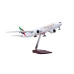 Emirates Boeing 777 Uçak Maketi – 1:157 Ölçek – 47 cm