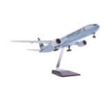 American Airlines Boeing 777 Uçak Maketi – 1:157 – 47 cm