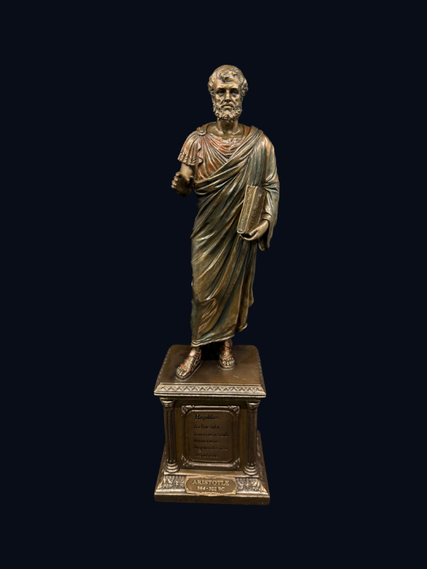 aristo heykeli, aristoteles biblo, filozof figürü, dekoratif heykel, bronz görünümlü obje, antik yunan filozofu, entelektüel dekorasyon, akademik hediye, felsefe figürü, klasik dekoratif obje, kitaplık süsü, öğretmen hediyesi, aydınartshop