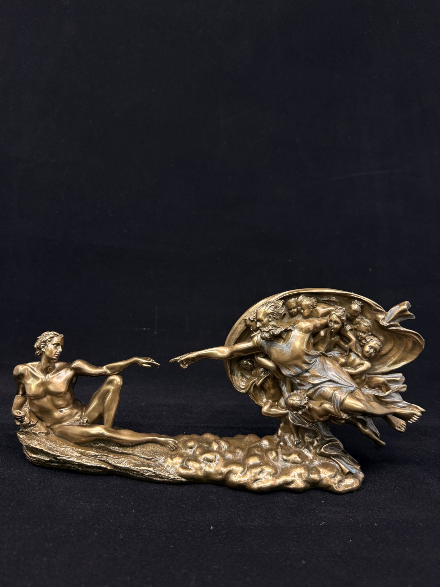 WhatsApp yaratılış biblo, michelangelo figürü, adem’in yaratılışı, dekoratif sanat eseri, klasik sanat objesi, heykel biblo, sanat tarihi dekoru, bronz biblo, sanat severlere hediye, kültürel dekorasyon, yaratılış sahnesi, sanat koleksiyonu objesi, aydınartshop2025-10-18 saat 21.14.55_77e28739